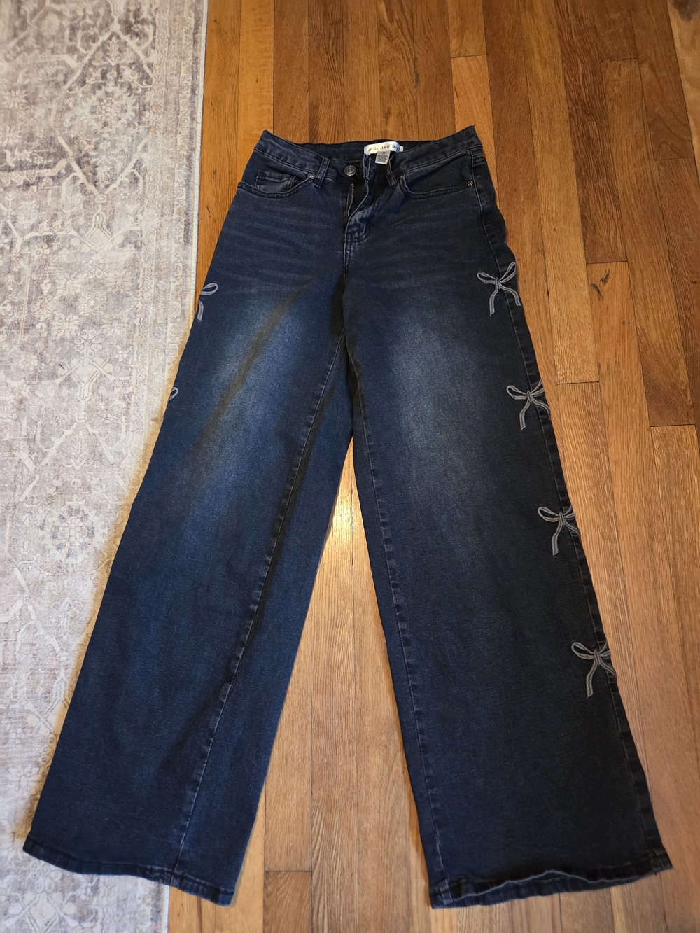 Wide Leg Dark Wash Women’s Jeans with Side Bow Embroidery